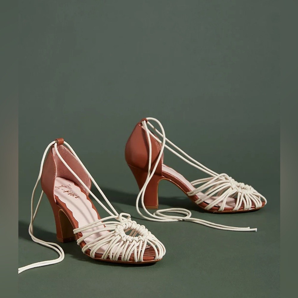 NIB 10 Miss L Fire Paloma Heels Natural